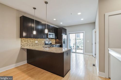 411 Manton St, Philadelphia PA 19146-3916 exterior