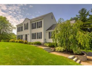 42 Long Meadow Farm Dr, Epping, NH 03042-2910
