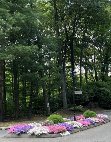 62 Jardin Cir, Huntington CT  06484-3834 exterior