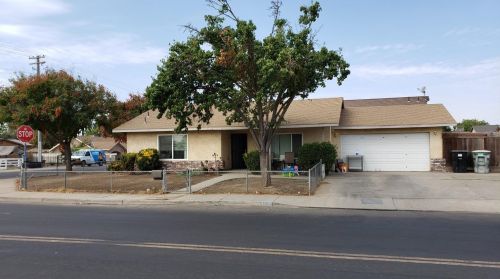 1233 Pine Tree Ln, Modesto, CA 95351-2992