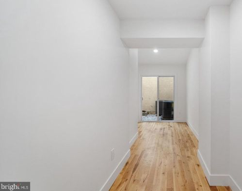 512 4 St, Philadelphia PA 19133-3105 exterior