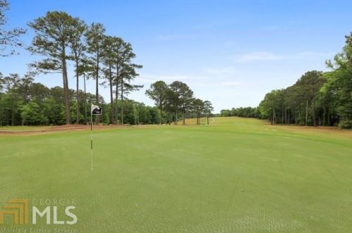 8 Woodland Trl, Newnan, GA 30263-3328