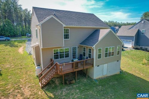 497 Cunningham Meadows Dr, Bybee, VA 22963-4949