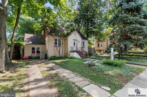 7 Wyoming Ave, Camden, NJ 08106-2310