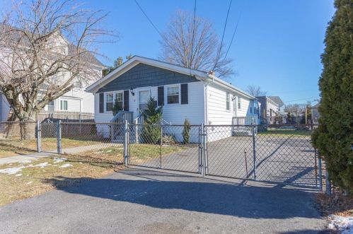 11 Vermont St, Providence, RI 02919-4209