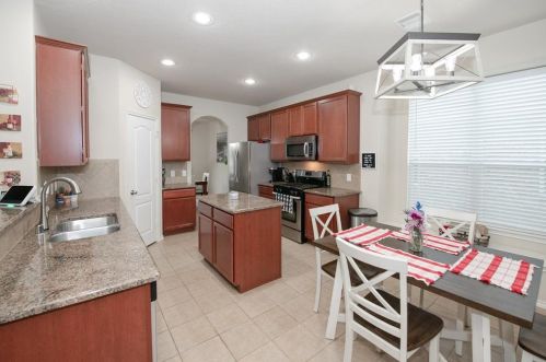 5302 Jay Thrush Dr, Richmond TX 77407-4011 exterior