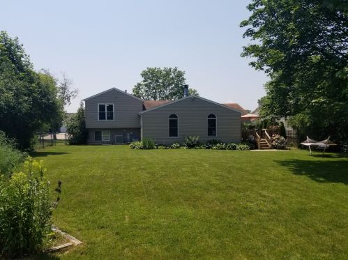 1215 Evergreen Dr, Carol Stream IL  60188-3307 exterior