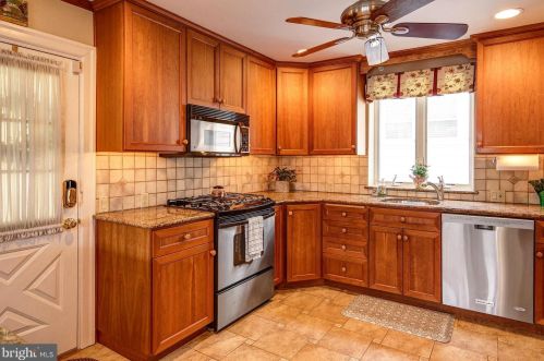 287 Wayne Ave, Tavistock NJ 08033-1008 exterior