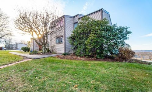 401 Pilgrim Hbr, Wallingford CT  06492-5421 exterior