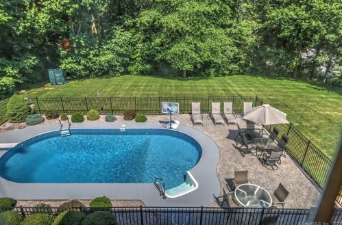 39 Craig Dr, Upper Stepney, CT 06468-2450