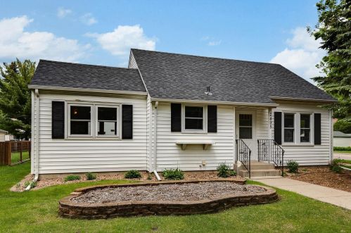 2495 13th Ave, Saint Paul MN  55109-2437 exterior