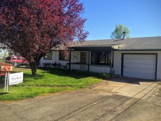 1090 Lester St, Sutherlin OR  97479-9404 exterior