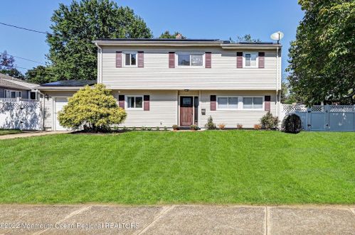 505 Belmont Dr, Middletown, NJ 07748-1001