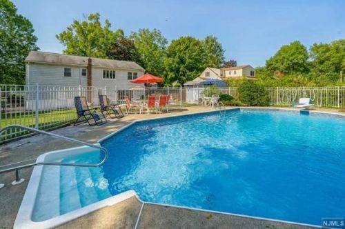 23 Meadow Ln, Hackettstown NJ  07840-4115 exterior