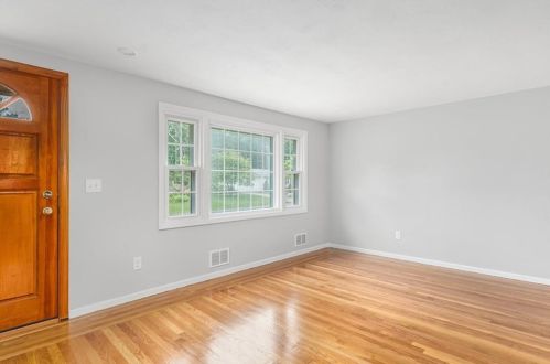 17 Bowman Dr, Warwick, RI 02889-2927