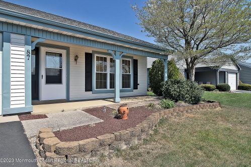 87 Mansfield Ave, Lakehurst, NJ 08759-6665