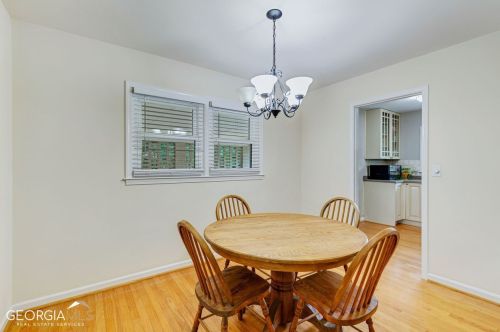 6896 Lockridge Dr, Atlanta GA  30360-1515 exterior