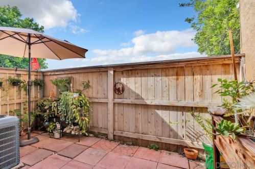 1211 Mariposa Ct, Vista CA  92084-3445 exterior