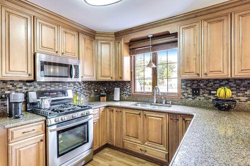 3221 Burr Oak Dr, Waukegan, IL 60087-1855