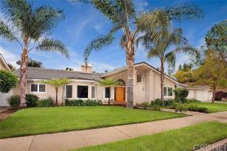 17512 Magnolia Blvd, Van Nuys CA  91316-2543 exterior