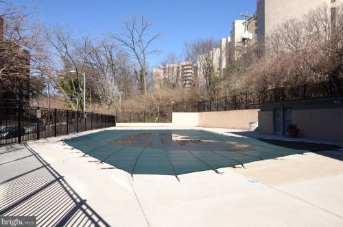 1300 Arlington Ridge Rd, Arlington VA  22202-1953 exterior
