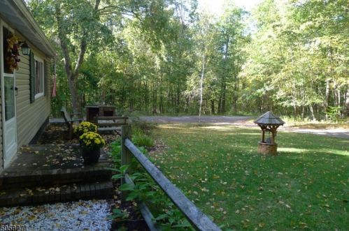 909 Upper Clover Dr, Fredon, NJ 07860-4168