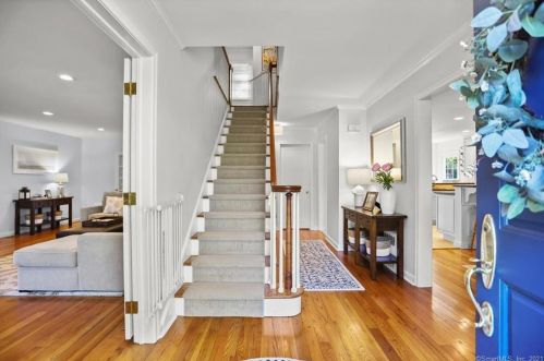 18 Knobhill Rd, Norwalk, CT 06851-3303
