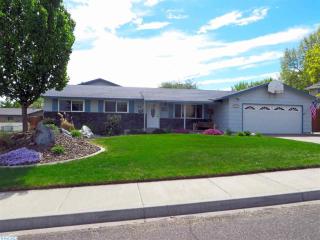 911 Park Hills Dr, Kennewick, WA 99337-4159