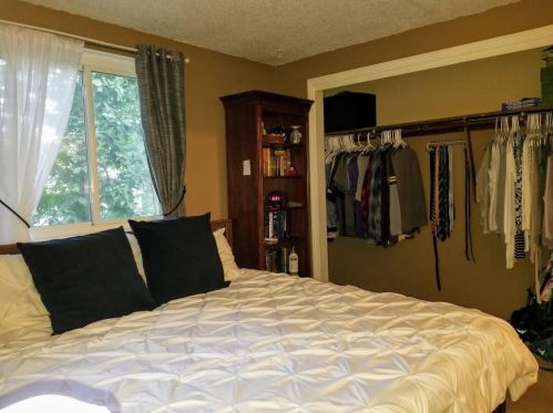 25 Juniper Rd, Derry, NH 03038-5541