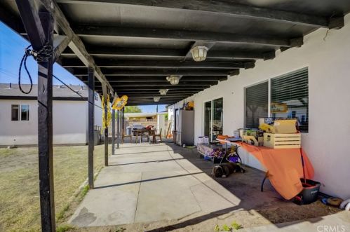 1518 Cochran St, Simi Valley CA 93065-2047 exterior