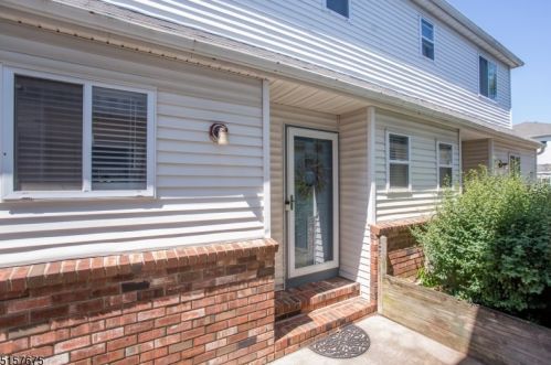 802 Reed Ct, Flemington, NJ 08822-1878