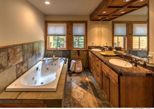 10865 Pine Cone Dr, Truckee CA  96161-3154 exterior