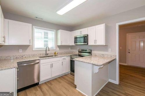 1864 Center Ave, Atlanta GA  30344-4656 exterior