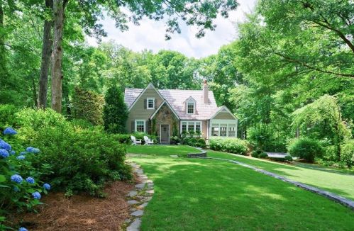 1574 Cave Rd, Atlanta GA  30327-3120 exterior