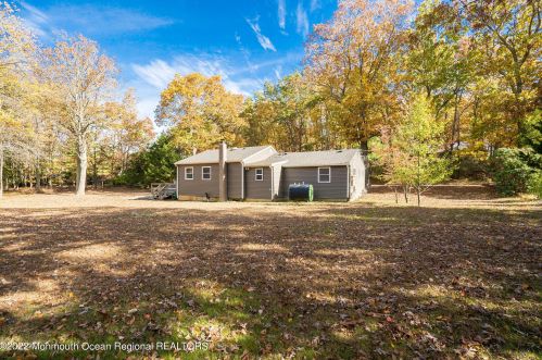 18 Francis Mills Rd, East Freehold NJ  07728-7944 exterior