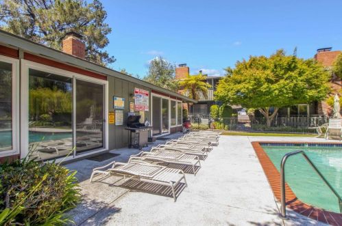99 Middlefield Rd, Mountain View CA  94043-3858 exterior