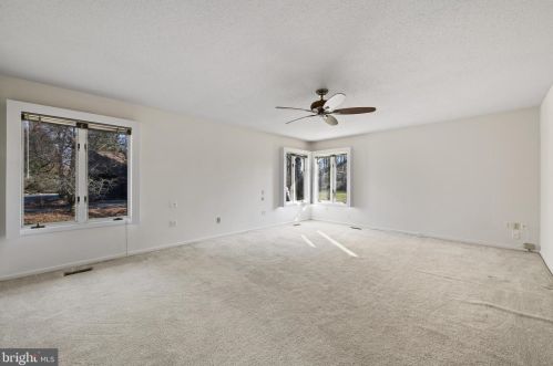1 Hemlock Ct, Princeton NJ  08540-4708 exterior