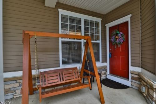29 Indigo Rd, Hackettstown, NJ 07840-4540