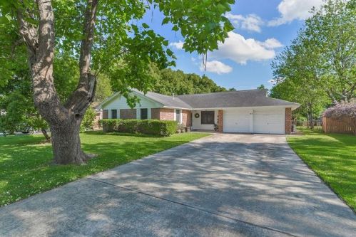 413 Shadylawn St, Morgans Point, TX 77571-7253