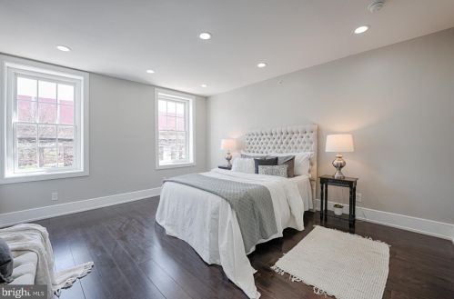 950 Front St, Philadelphia PA 19147-0043 exterior