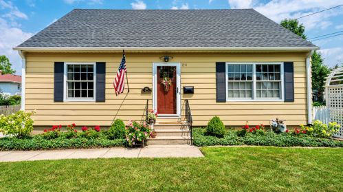 211 Turner Pl, Sycamore IL  60178-2563 exterior