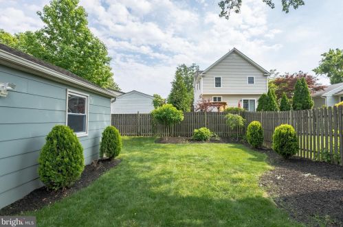 410 Lakeview Ave, Tavistock NJ 08033-1609 exterior