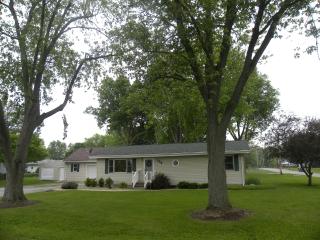 208 Vermillion St, Hilltop, IL 61753-1555