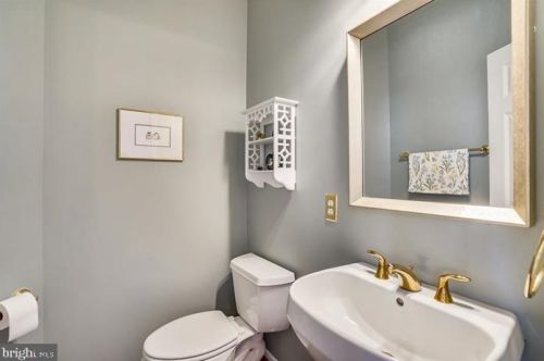 7328 Hampton Manor Pl, Springfield VA  22150-4921 exterior