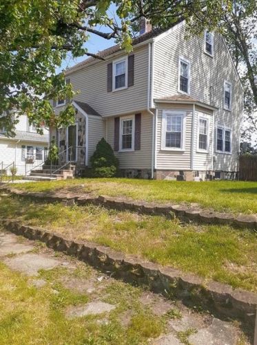 86 Westwood Ave, Providence, RI 02905-1328