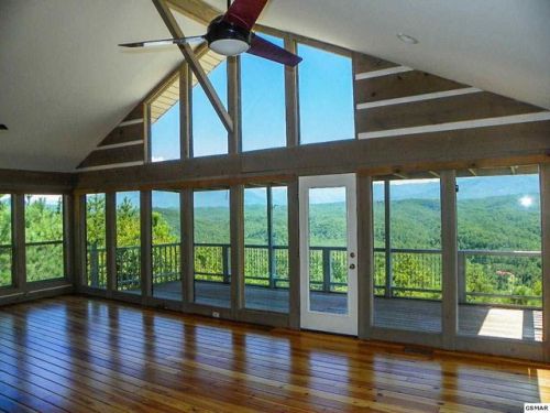 2130 Torri Dr, Pigeon Forge, TN 37876-8743