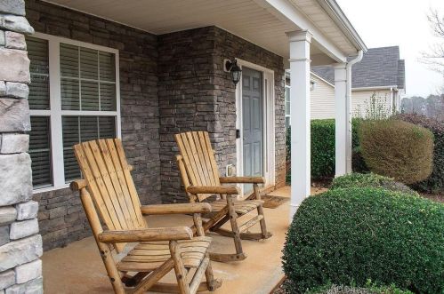 45 Windcrest Dr, Porterdale, GA 30016-0902