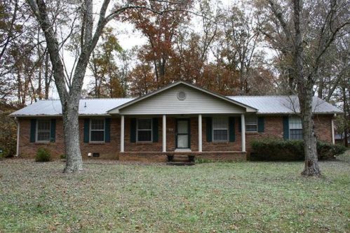 612 Wanda Ln, Tullahoma, TN 37388-2168