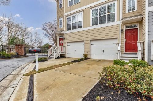 1009 Liberty Pkwy, Atlanta GA  30318-9394 exterior