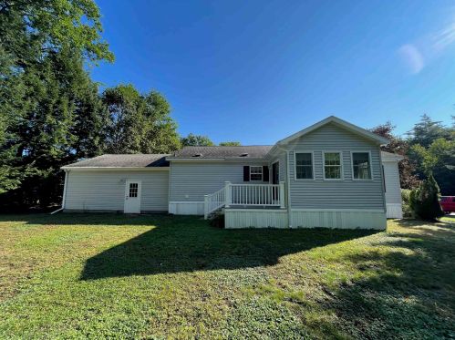 4 Woodgate Cir, Tilton, NH 03276-5605